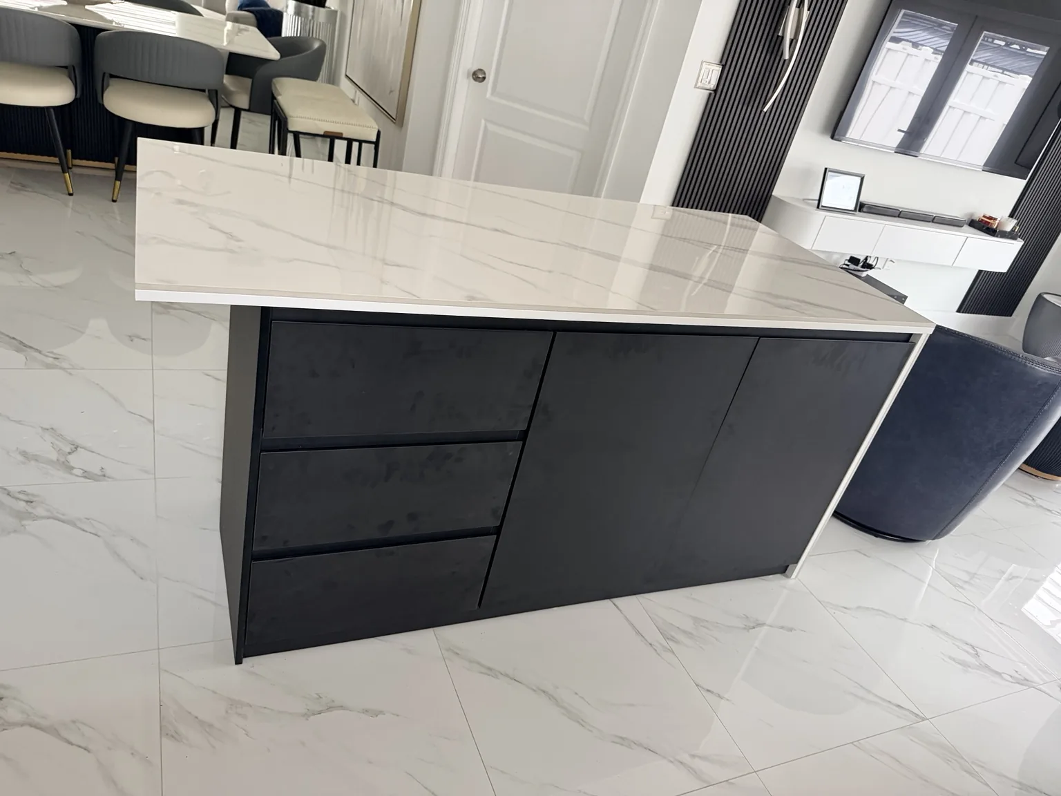 Kitchen island assembly